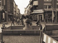 Verwaister Brunnen  Pentax 645N, 2.8/75; Gelbfilter, Bergger Pancro 400