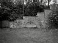 Der alte Brunnen im Schwelgernpark Marxloh  CHINON  Auto 3001 Multifocus, Kentmere Pan 400  - 04.05.2026 -