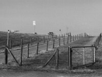 Deichauffahrt  Pentax MZ-S, SMC PENTAX-FA 1.8/77 Limited, Kentmere Pan 100  - 10.07.2026 -