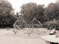 Spielplatz, Kleiner Park Dinslaken  Pentax 645N, 2.8/75, 400TX/400