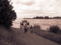 Mit der Fähre über den Rhein  Pentax 67II, SMC Takumar 4.5/75, Ilford FP4+@80 - 21.08.2014 -