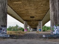 Graffiti unter der Autobahn