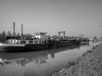 Duisburg wartet an der Schleuse  PENTAX K-3 Mark III Monochrome, HD PENTAX - DA* 2.8/ 11-18 ED DC AW  - 07.03.2026 -