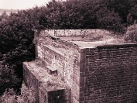 Alter Brückenpfeiler mit Bank  CHINON Auto 3001 Multi Auto Focus, ADOX CHS 100II  - 17.06.2026 -