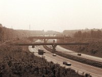 Autobahn bei Baerl im Dunst  Pentax 6x7, SMC 4.0/200, Delta 400 pro - Mai 1997 -