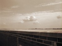 Die Wolken hinter der Rheindeichmauer  Pentax 67II, SMC Takumar 4.5/75, Acros 100@64