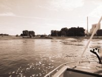 Fährenüberfahrt zum Walsumer Ufer  Pentax MZ-S, Soligor C/D wide auto 2.8/20 MC, Ilford FP4plus@80 : Fähre, Fluss, homepage, Landschaft, Rhein