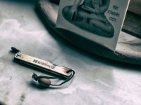 Japanisches Taschenmesser  Pentax K-01, Bearbeitung klassik, analog Kamera    - 29.12.2016 - : Japan, Kanji Schriftzeichen, Messer, Stillleben