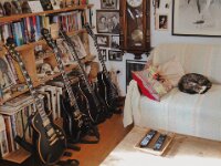 Die Katze ruht, die Gitarren schweigen  Pentax K-1, HD PENTAX - D FA 2.8/24-70 ED SDM WR   - 12.03.2026 -